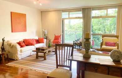 Imagem: O apartamento possui 4 Dormitórios, 3 Banheiros, 2 Vagas na