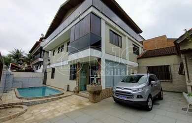 Imagem: A casa em condomínio possui 5 Dormitórios, 5 Banheiros, 3