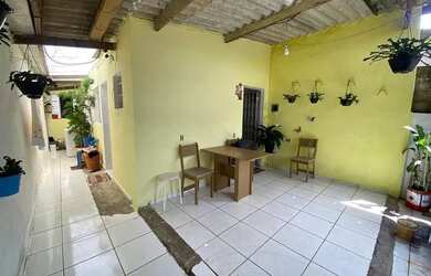 Imagem: A casa à venda possui 2 Dormitórios e 1 Banheiro e está localizado