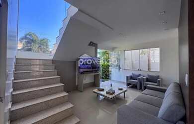 Imagem: A casa possui 5 Dormitórios, 5 Banheiros, 4 Vagas na garagem