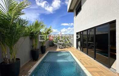 Imagem: A casa possui 4 Dormitórios, 4 Banheiros, 4 Vagas na garagem