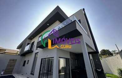 Imagem: A casa possui 3 Dormitórios, 4 Banheiros, 2 Vagas na garagem