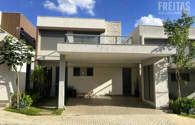 Imagem: A casa em condomínio possui 3 Dormitórios, 5 Banheiros, 2