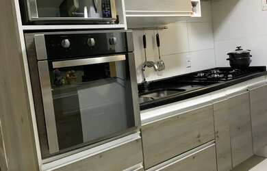 Imagem: A casa possui 2 Dormitórios, 3 Banheiros e 1 Vaga na garagem