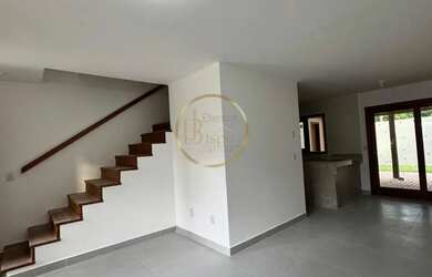 Imagem: A casa possui 2 Dormitórios, 3 Banheiros, 1 Vaga na garagem