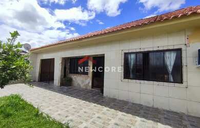 Imagem: A casa possui 2 Dormitórios, 2 Banheiros, 4 Vagas na garagem