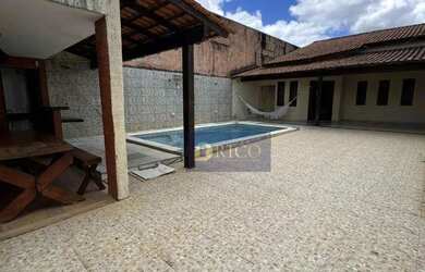 Imagem: A casa possui 3 Dormitórios, 3 Banheiros, 5 Vagas na garagem