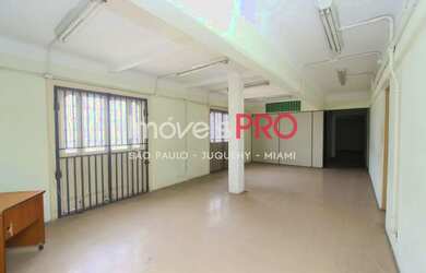 Imagem 8: Predio de tombado , de esquina com grande movimento de pedestre