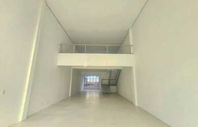 Imagem: O depósito para alugar possui e está localizado em Centro