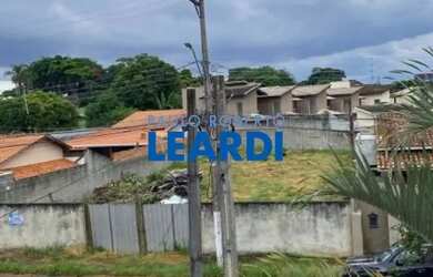 Imagem: O terreno possui 695m² de Área e está localizado em Loteamento