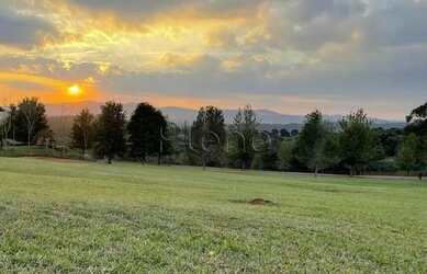 Imagem: O terreno e possui Dormitórios, Suítes, Banheiros, 4162-0m²