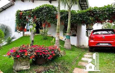 Imagem: A casa possui 4 Dormitórios, 4 Banheiros, 2 Vagas na garagem