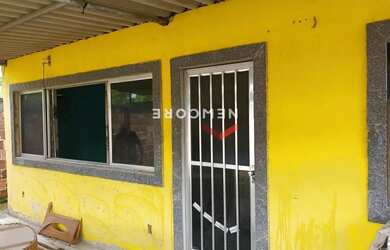 Imagem: A casa possui 4 Dormitórios, 2 Banheiros, 5 Vagas na garagem