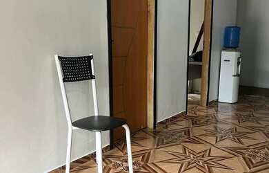 Imagem: A casa possui 2 Dormitórios e 1 Banheiro e está localizado