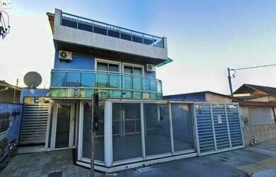 Imagem: A casa possui 4 Dormitórios, 3 Banheiros, 1 Vaga na garagem