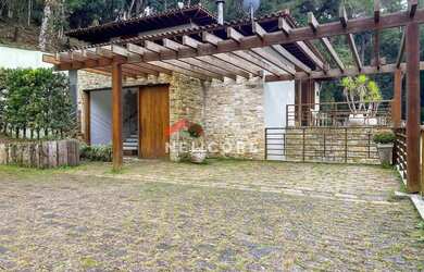 Imagem: A casa em condomínio possui 5 Dormitórios, 5 Banheiros, 2