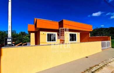 Imagem: A casa em condomínio possui 3 Dormitórios, 2 Banheiros, 3