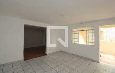 Imagem: A casa possui 4 Dormitórios, 3 Banheiros, 422m² de Área e