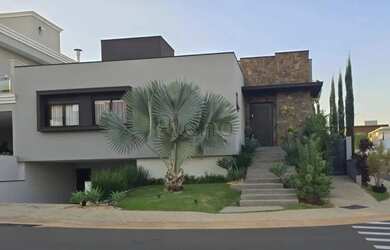 Imagem: A casa em condomínio possui 3 Dormitórios, 2 Banheiros, 4