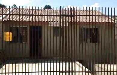 Imagem: A casa possui 2 Dormitórios, 1 Banheiro, 1 Vaga na garagem