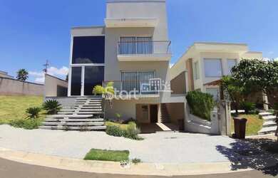 Imagem: A casa em condomínio possui 4 Dormitórios, 5 Banheiros, 4