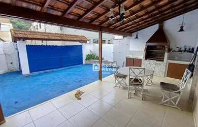 Imagem: A casa possui 4 Dormitórios, 2 Banheiros, 1 Vaga na garagem