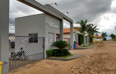 Imagem: A casa em condomínio possui 3 Dormitórios, 2 Banheiros, 2