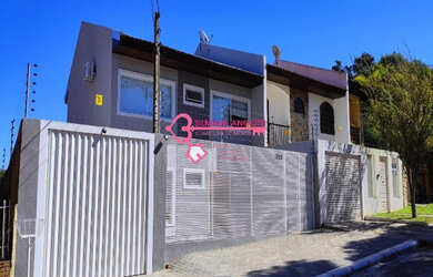 Imagem: A casa possui 3 Dormitórios, 2 Banheiros, 3 Vagas na garagem