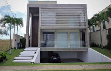 Imagem: A casa possui 4 Dormitórios e está localizado em Centro, Parnamirim