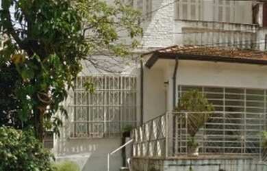 Imagem: O depósito possui 2 Vagas na garagem, 325m² de Área e está