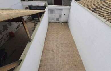 Imagem: A casa possui 2 Dormitórios, 2 Banheiros, 2 Vagas na garagem