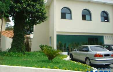 Imagem: O depósito possui 5 Vagas na garagem e 350m² de Área e está