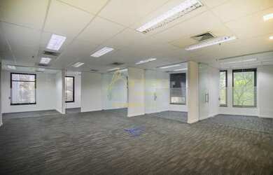 Imagem: O depósito possui 4 Vagas na garagem e 127m² de Área e está