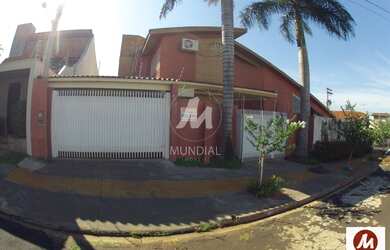 Imagem: O depósito possui 2 Vagas na garagem, 330m² de Área e está