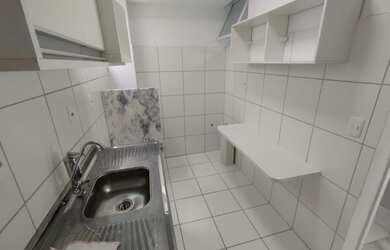 Imagem: O apartamento possui 2 Dormitórios, 1 Banheiro, 1 Vaga na garagem