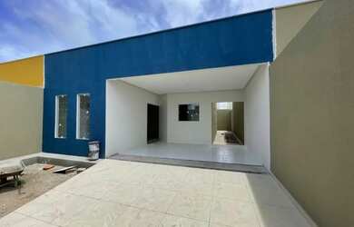 Imagem: A casa em condomínio possui 3 Dormitórios, 1 Banheiro, 2 Vagas