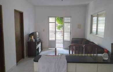 Imagem: A casa possui 2 Dormitórios, 2 Banheiros, 3 Vagas na garagem