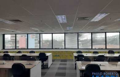 Imagem: O depósito possui 5 Vagas na garagem e 775m² de Área e está