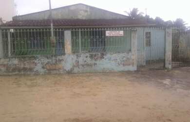 Imagem: A casa possui 4 Dormitórios, 1 Banheiro, 1 Vaga na garagem