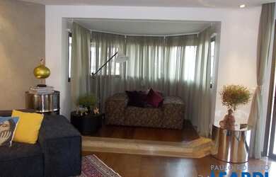 Imagem: O apartamento possui 4 Dormitórios, 5 Banheiros, 4 Vagas na