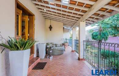 Imagem: A casa em condomínio possui 3 Dormitórios, 5 Banheiros, 2