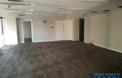 Imagem: O depósito possui 1 Vaga na garagem, 140m² de Área e está