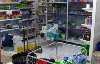 Imagem: O depósito possui 4 Vagas na garagem, 380m² de Área e está