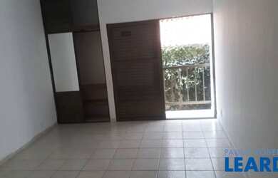 Imagem: O depósito possui 2200-0m² de Área e está localizado em