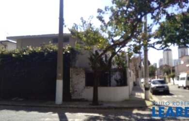 Imagem: A casa possui 3 Dormitórios, 3 Banheiros, 2 Vagas na garagem