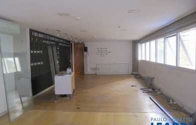 Imagem: O depósito possui 3 Vagas na garagem, 85m² de Área e está