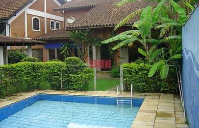 Imagem: A casa possui 5 Dormitórios, 3 Banheiros, 5 Vagas na garagem