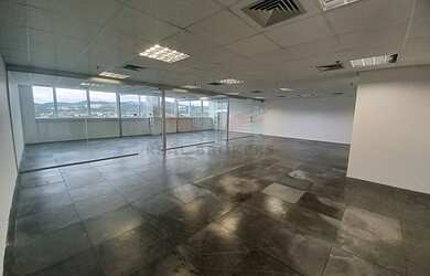 Imagem: O depósito possui 4 Vagas na garagem e 163m² de Área e está