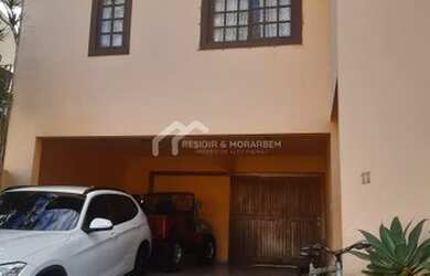 Imagem: A casa possui 4 Dormitórios, 5 Banheiros, 4 Vagas na garagem