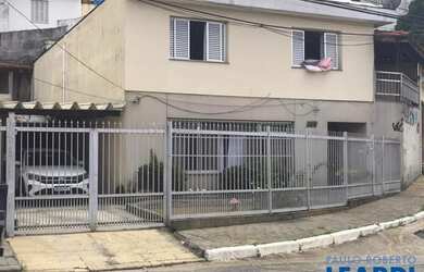 Imagem: A casa possui 4 Dormitórios, 2 Banheiros, 5 Vagas na garagem